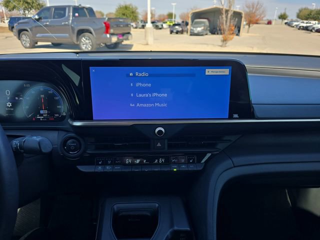 Used 2023 Toyota Crown Limited image 19