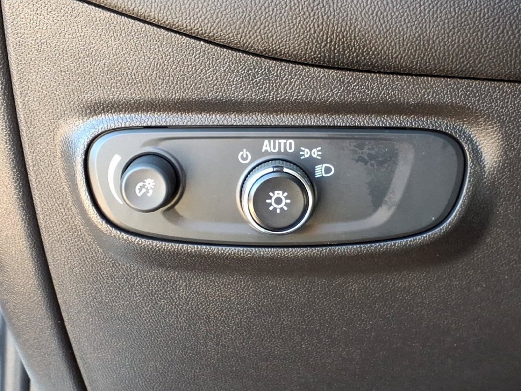Used 2021 Chevrolet Equinox LS w/ LS Convenience Package AWD/4WD image 18
