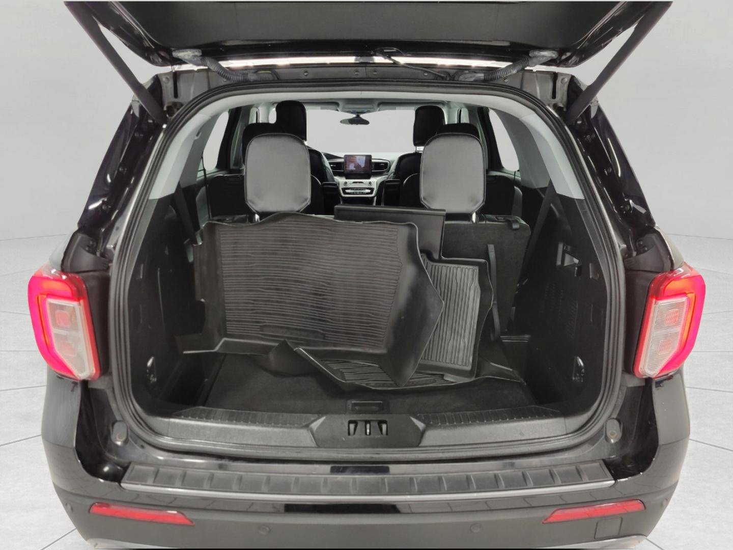 Used 2023 Ford Explorer XLT w/ Equipment Group 202A image 13