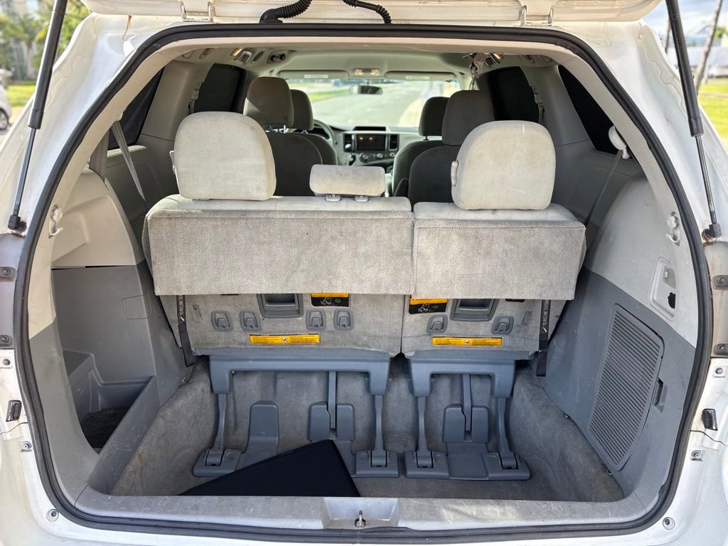 Used 2013 Toyota Sienna L FWD image 15