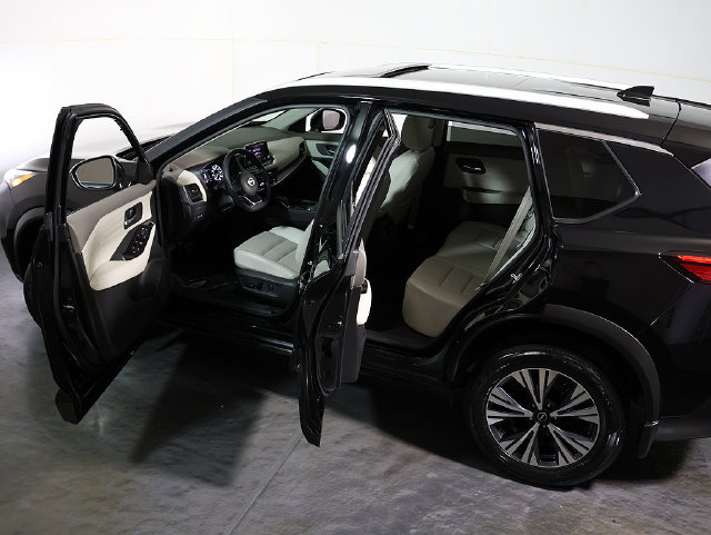 Used 2023 Nissan Rogue SV w/ SV Premium B Package FWD image 5