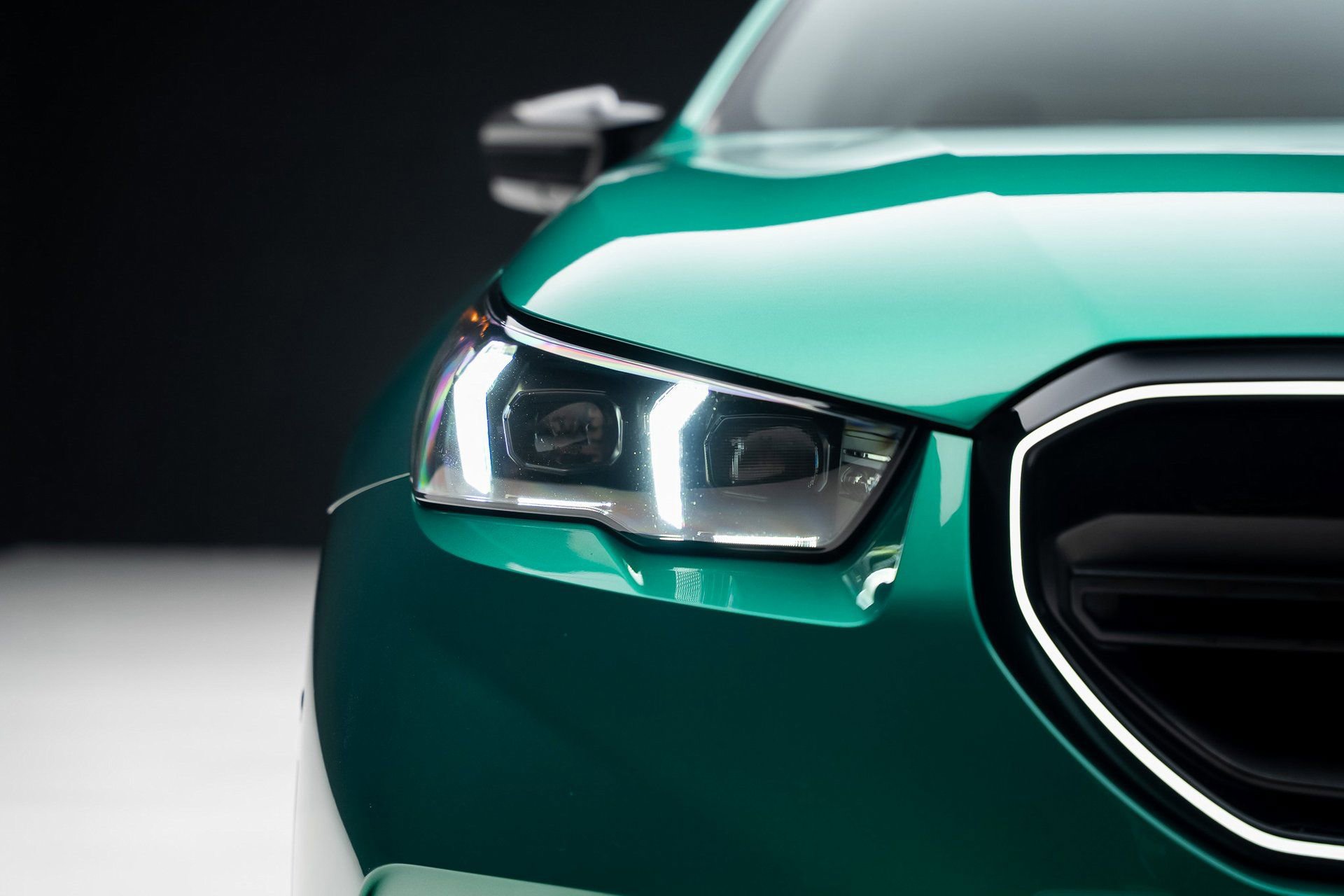 Used 2025 BMW M5 w/ Carbon Package image 8