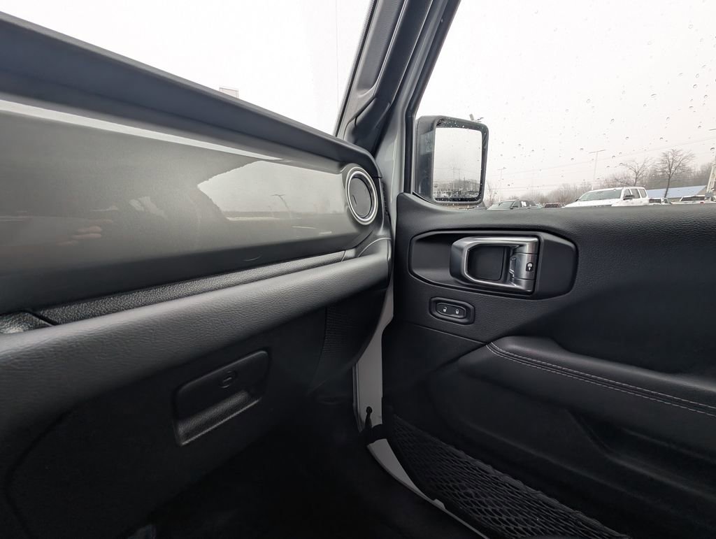 Used 2023 Jeep Wrangler Sahara image 34
