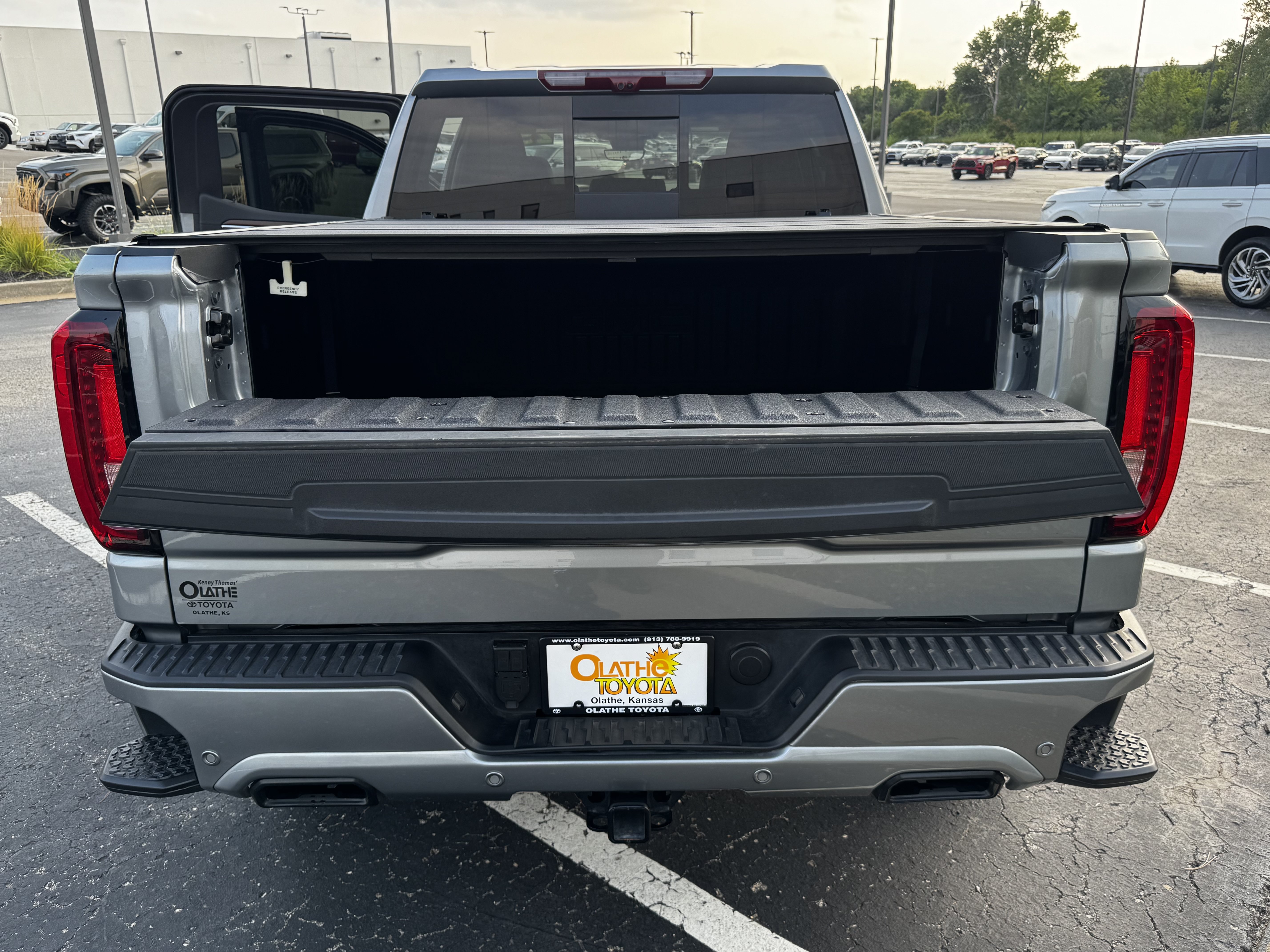Used 2025 GMC Sierra 1500 Denali AWD/4WD image 11