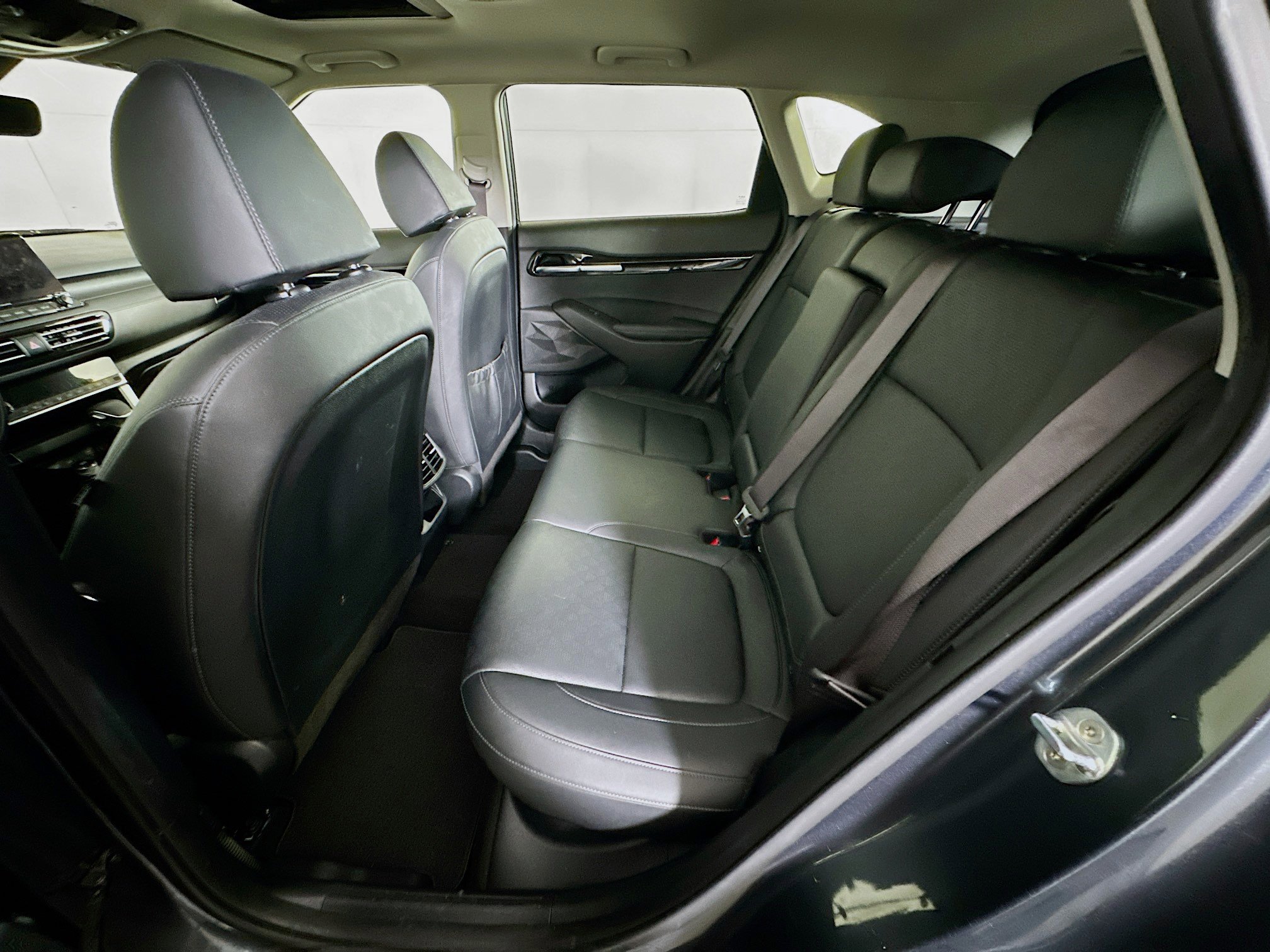 Used 2022 Kia Seltos SX w/ Sunroof Package image 28