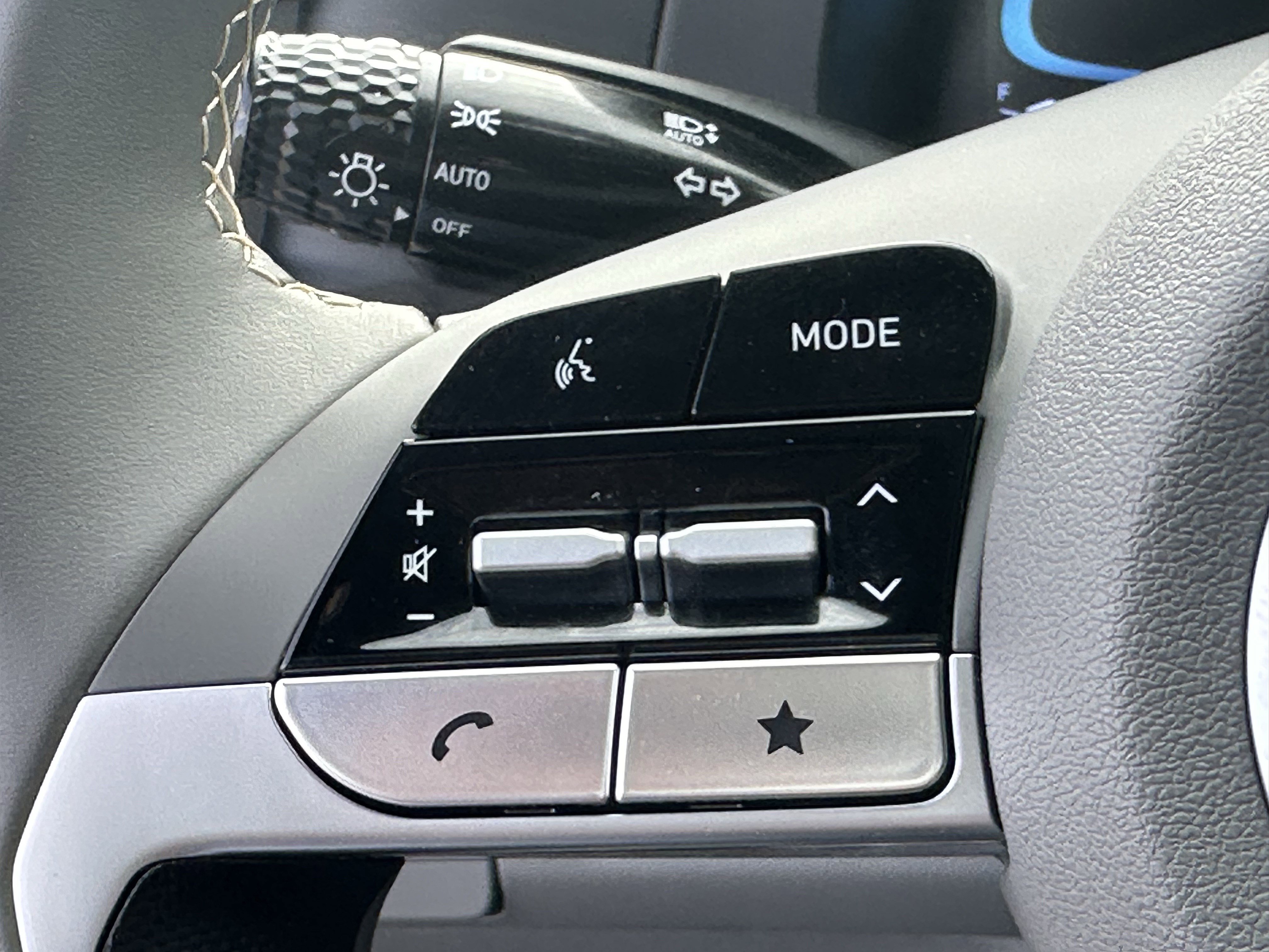 Used 2025 Hyundai Elantra Sport FWD image 25