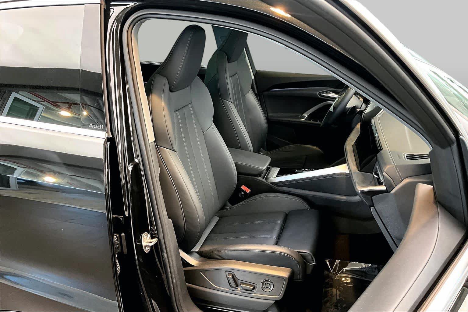 Certified 2025 Audi Q5 Premium w/ Premium Plus AWD/4WD image 9