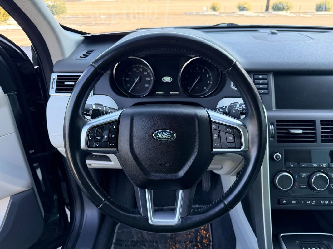 Used 2017 Land Rover Discovery Sport SE image 17