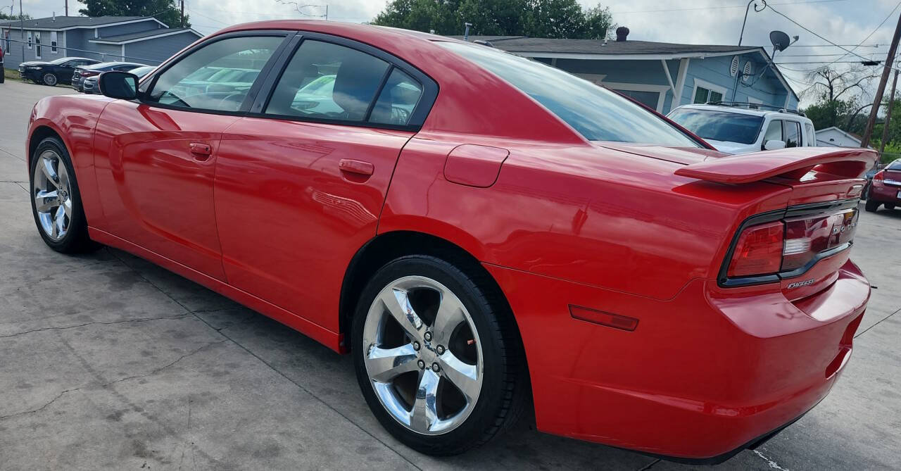 Used 2014 Dodge Charger SXT RWD image 4