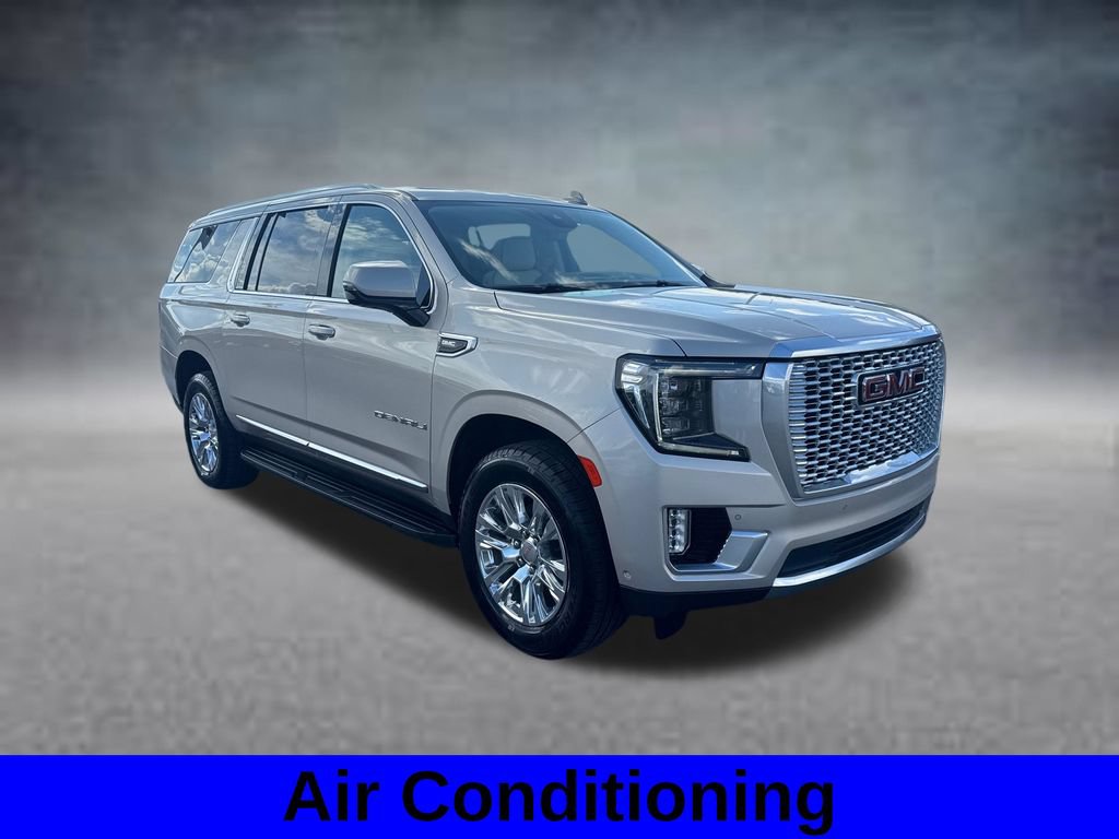 Used 2024 GMC Yukon XL Denali w/ Advanced Technology Package AWD/4WD image 4