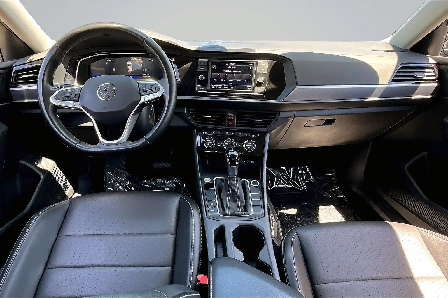 Used 2024 Volkswagen Jetta SE FWD image 6