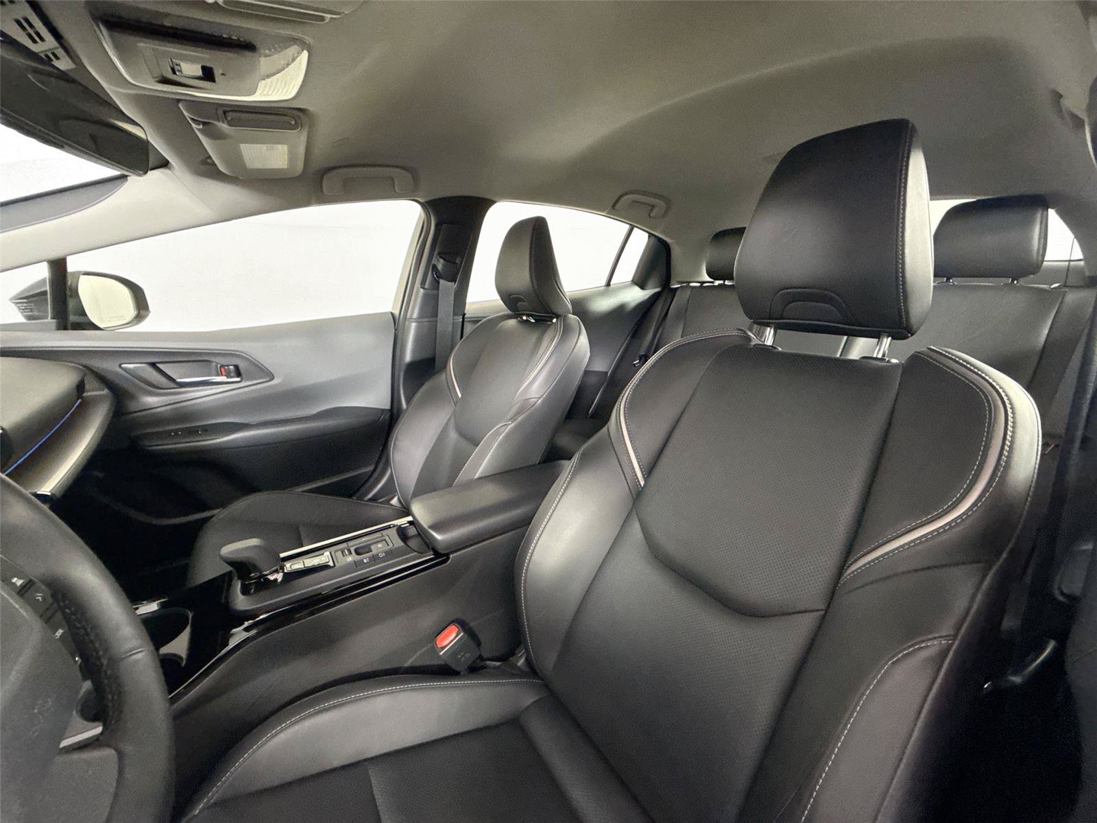 Certified 2025 Toyota Prius XLE FWD image 3