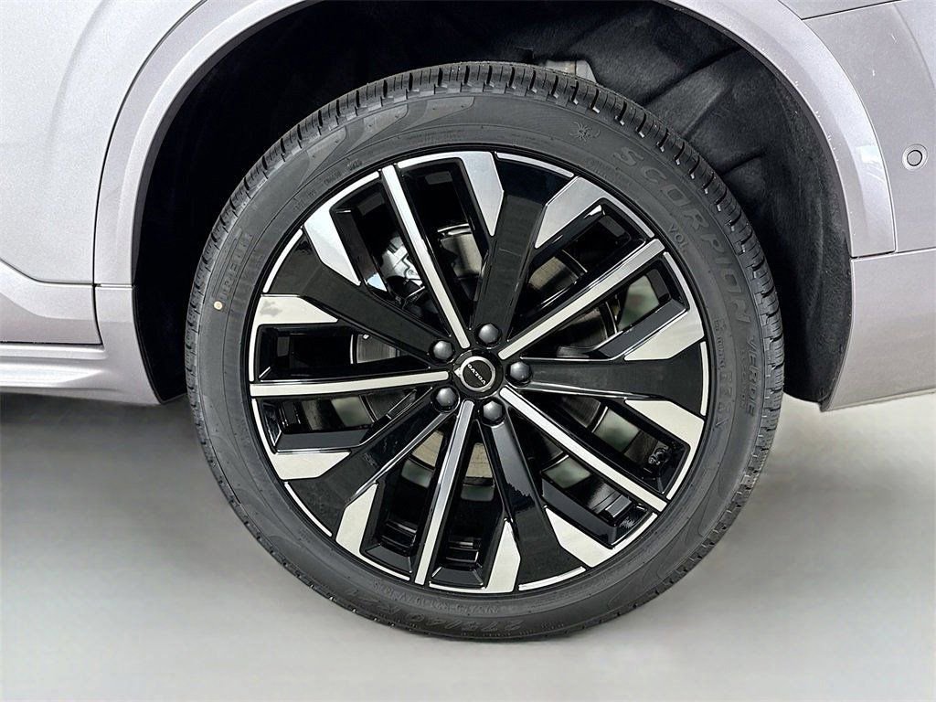 New 2026 Volvo XC90 B5 Plus w/ Protection Package image 32