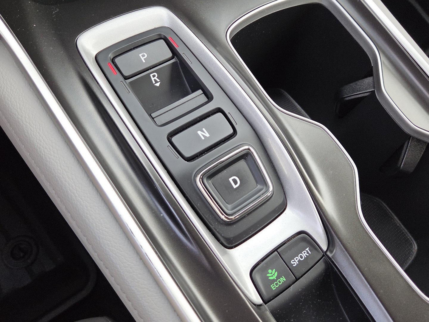 Used 2018 Honda Accord Touring image 9