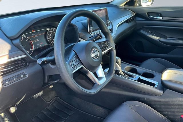 Used 2025 Nissan Altima 2.5 SV image 16