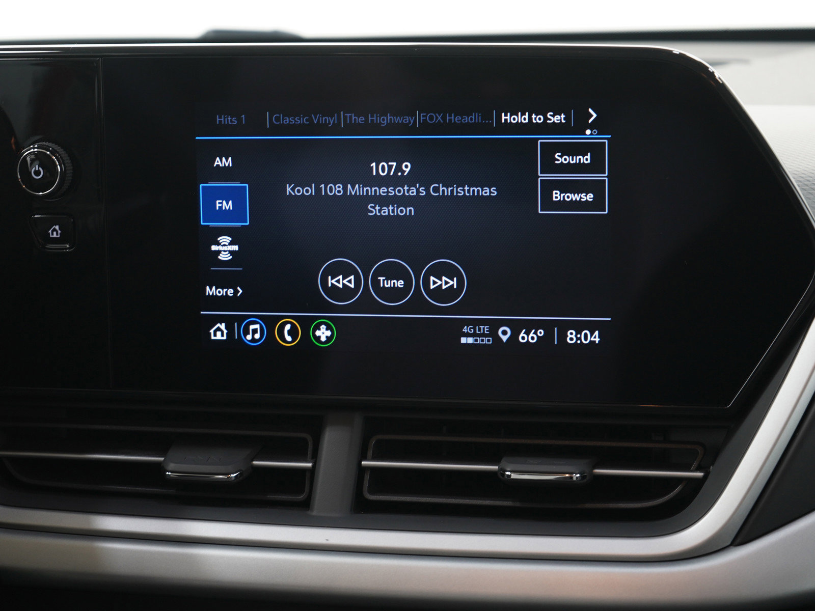 Used 2024 Chevrolet Trax LS w/ LS Convenience Package image 16