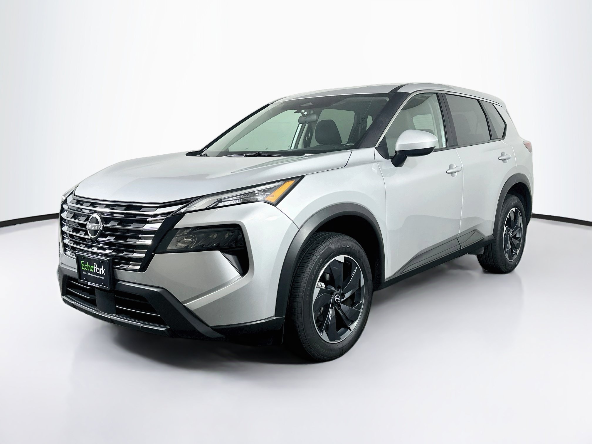 Used 2025 Nissan Rogue SV AWD/4WD image 3