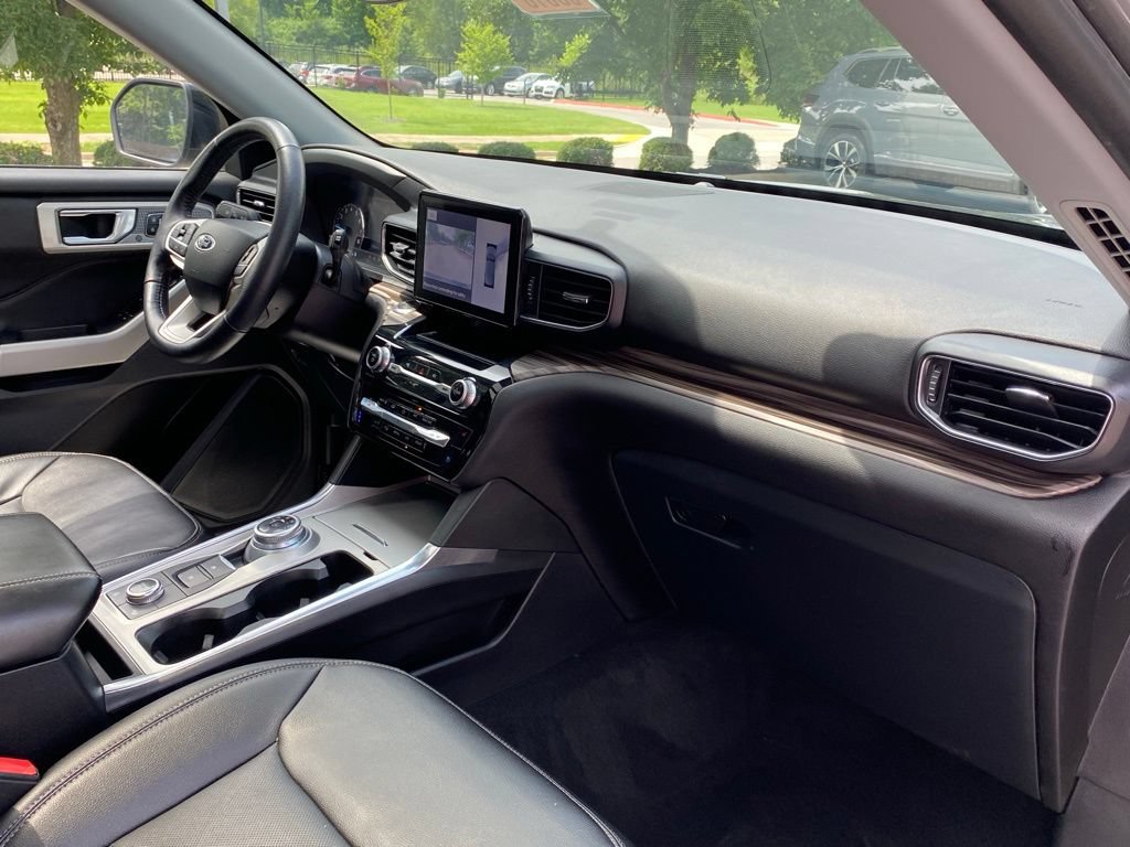 Used 2022 Ford Explorer Limited w/ Equipment Group 301A AWD/4WD image 34