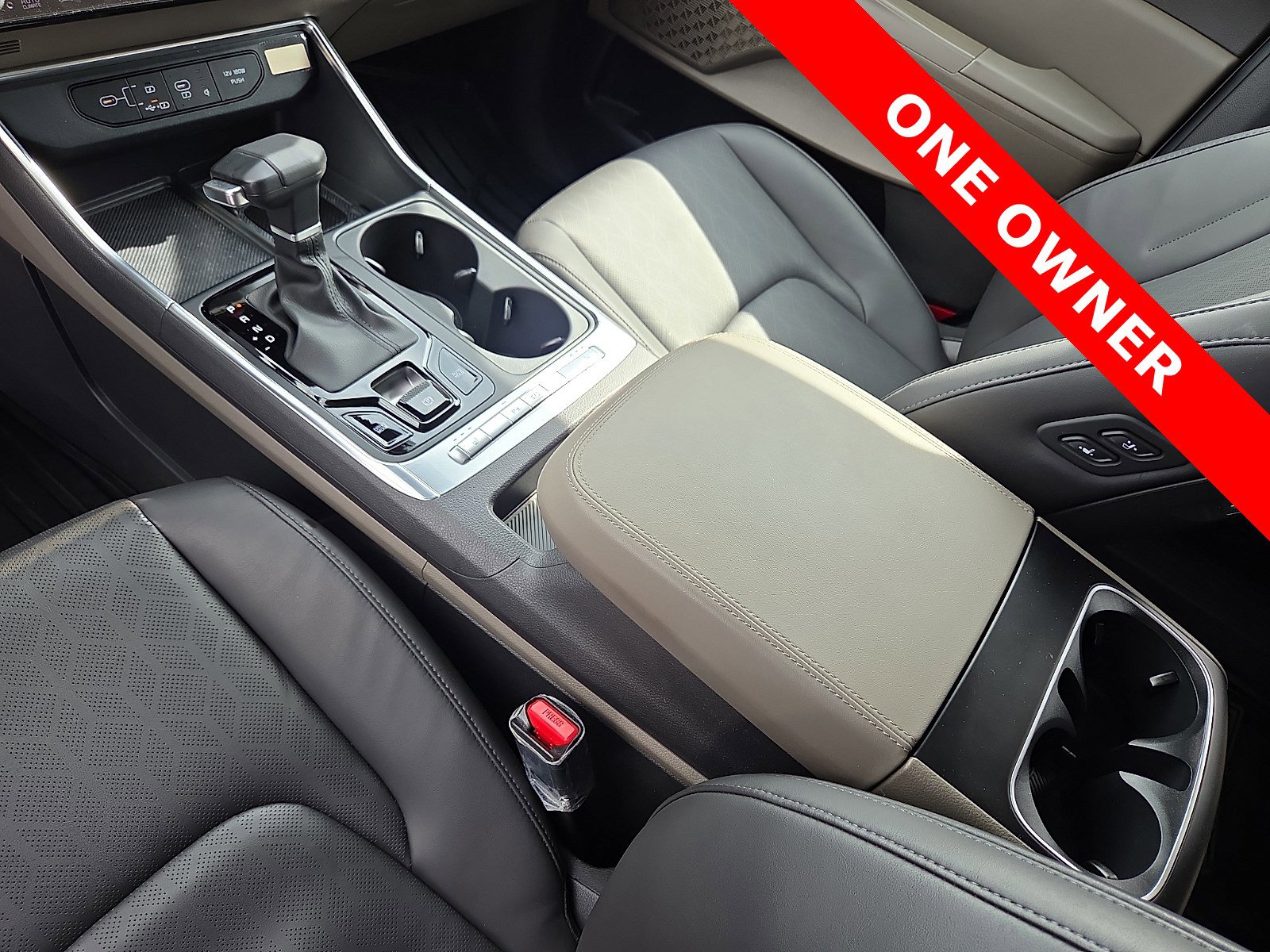 Used 2025 Kia Carnival EX image 25