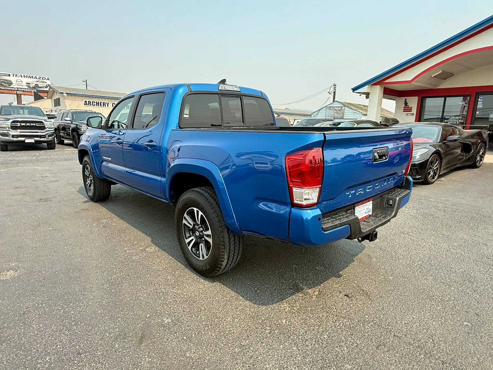 Used 2016 Toyota Tacoma TRD Sport w/ Premium & Technology Package AWD/4WD image 3