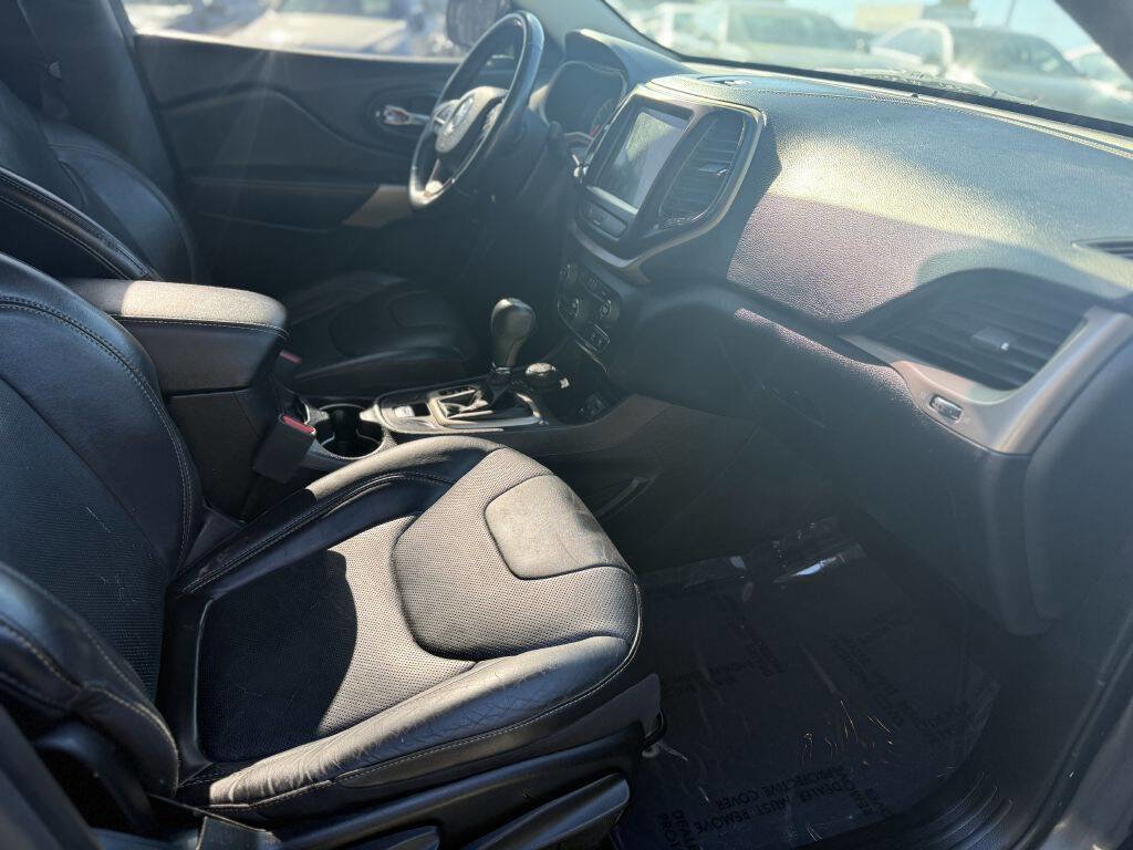 Used 2018 Jeep Cherokee Limited w/ Luxury Group image 10