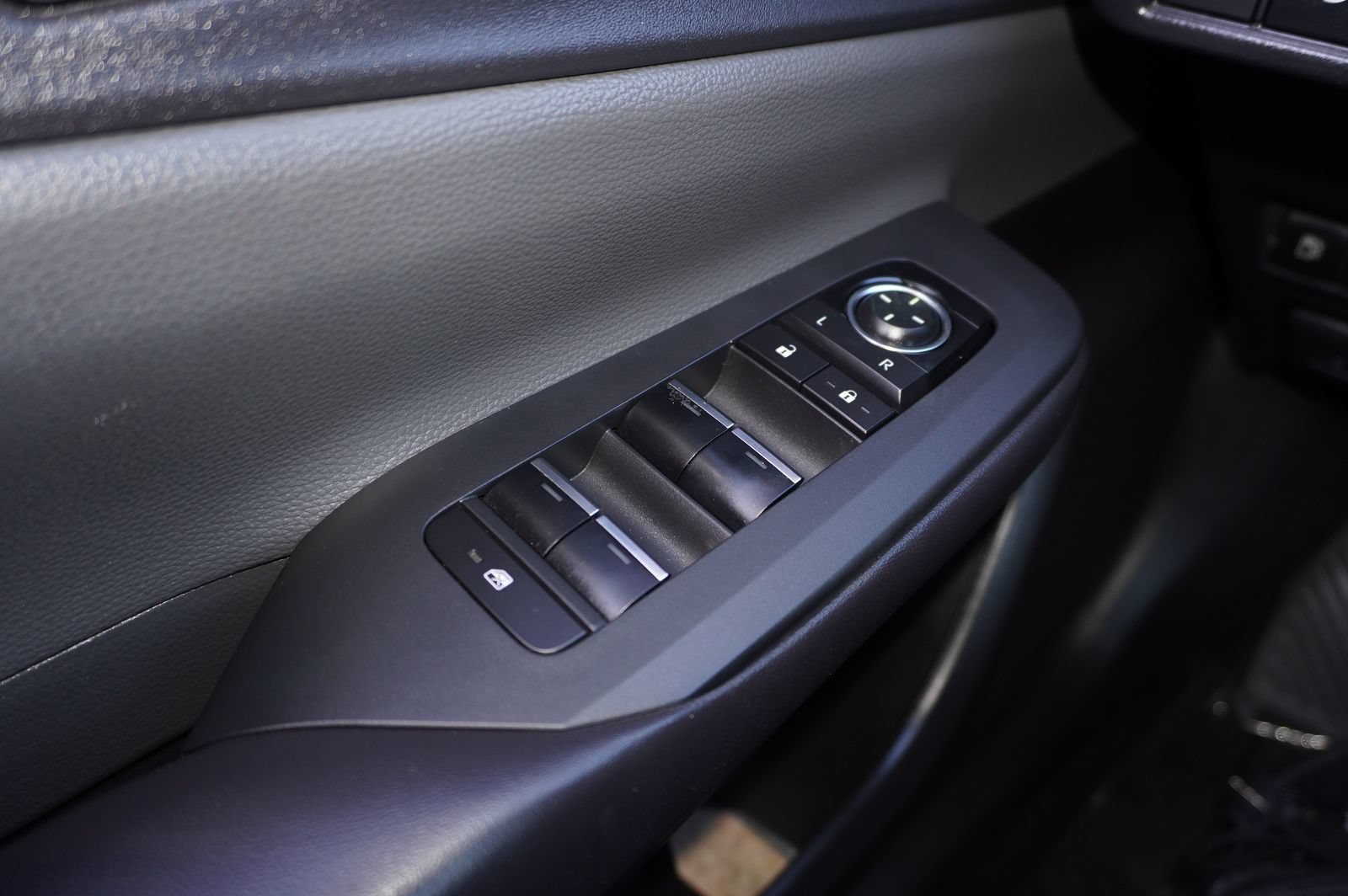 Certified 2024 Toyota Prius XLE FWD image 8