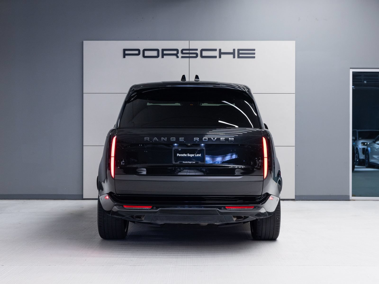 Used 2025 Land Rover Range Rover SE AWD/4WD image 6