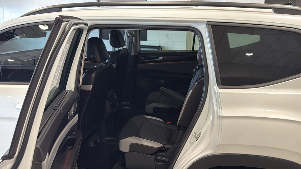 Used 2024 Volkswagen Atlas Peak Edition SEL AWD/4WD image 19