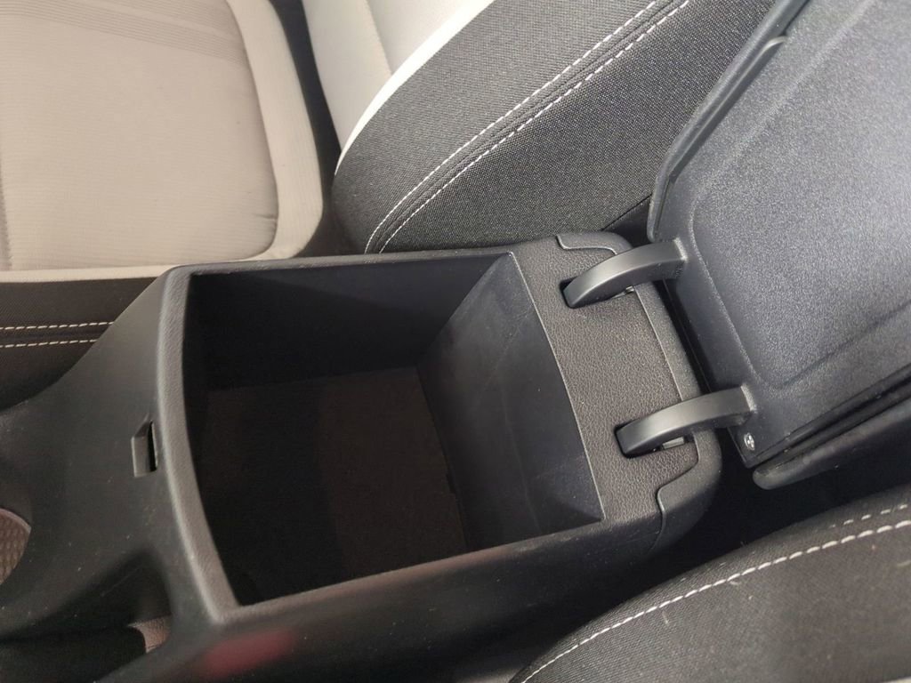 Used 2023 Hyundai Venue SEL image 16