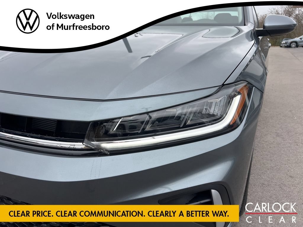 Used 2026 Volkswagen Jetta SE FWD image 9