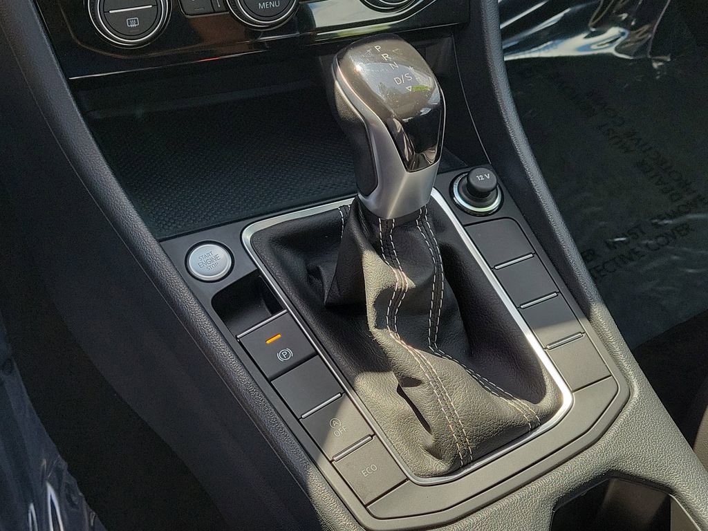 Used 2023 Volkswagen Jetta SE w/ Panoramic Sunroof Package image 25