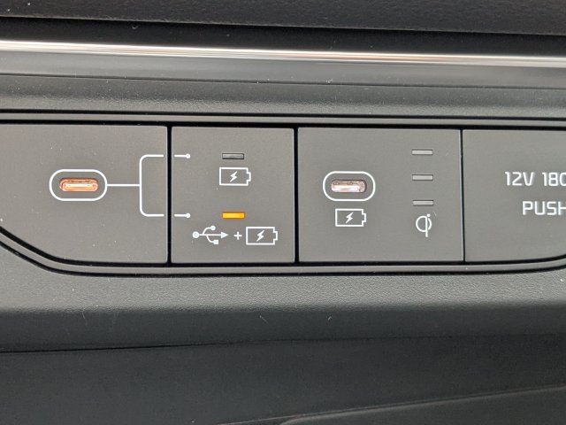Certified 2025 Kia Carnival SX FWD image 24