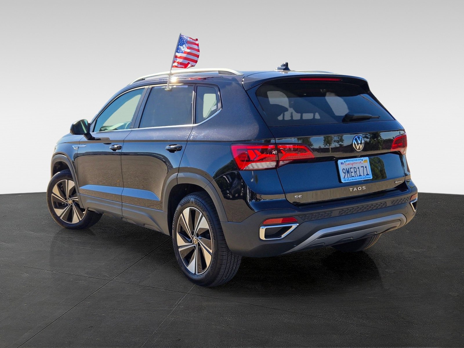 Used 2024 Volkswagen Taos SE w/ Panoramic Sunroof Package image 6