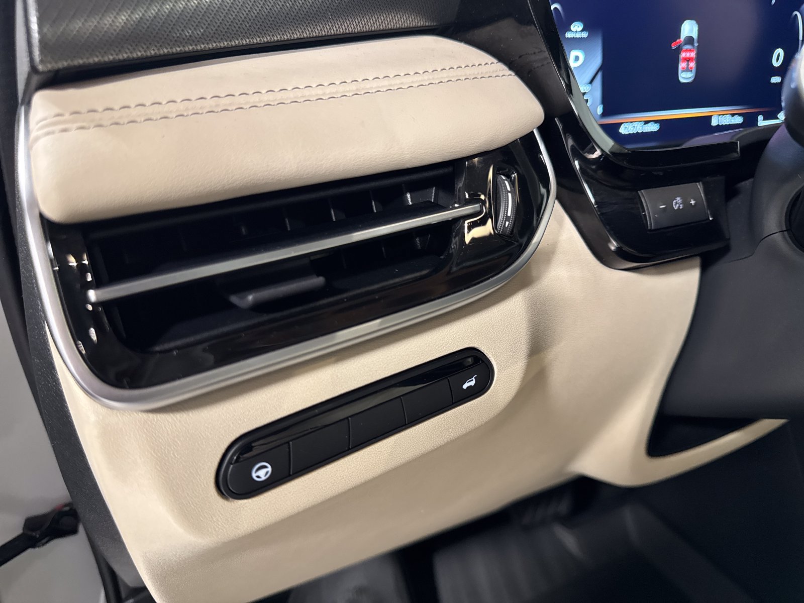 Used 2022 INFINITI QX60 Luxe w/ Performance Audio Package AWD/4WD image 14