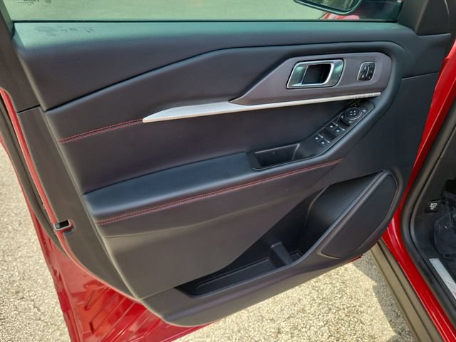 Used 2025 Ford Explorer ST-Line w/ Premium Package RWD image 19