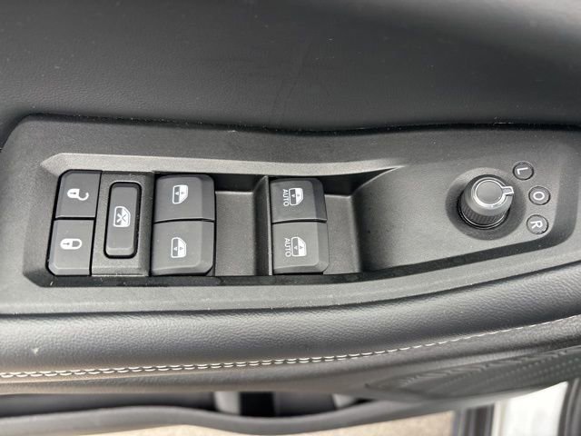 Used 2024 Jeep Grand Cherokee Laredo X image 24