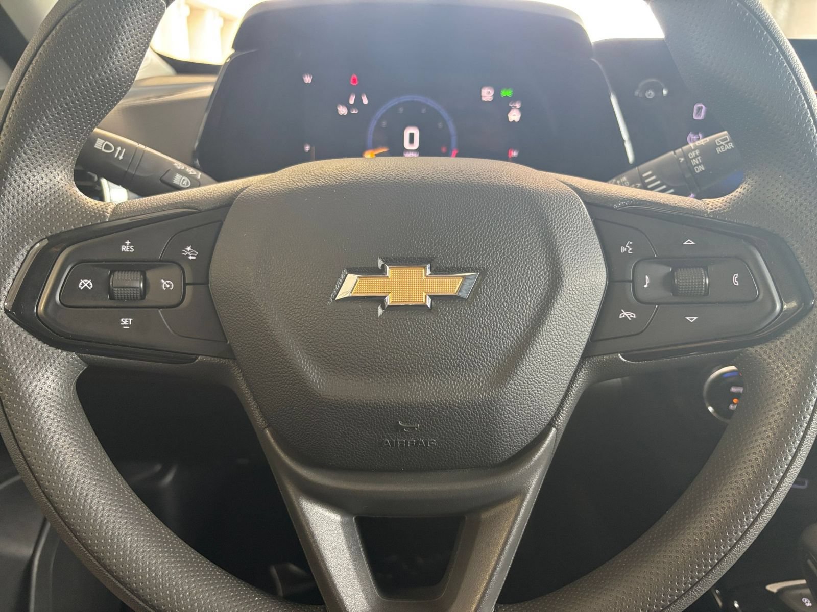 Used 2025 Chevrolet Trax LT FWD image 28