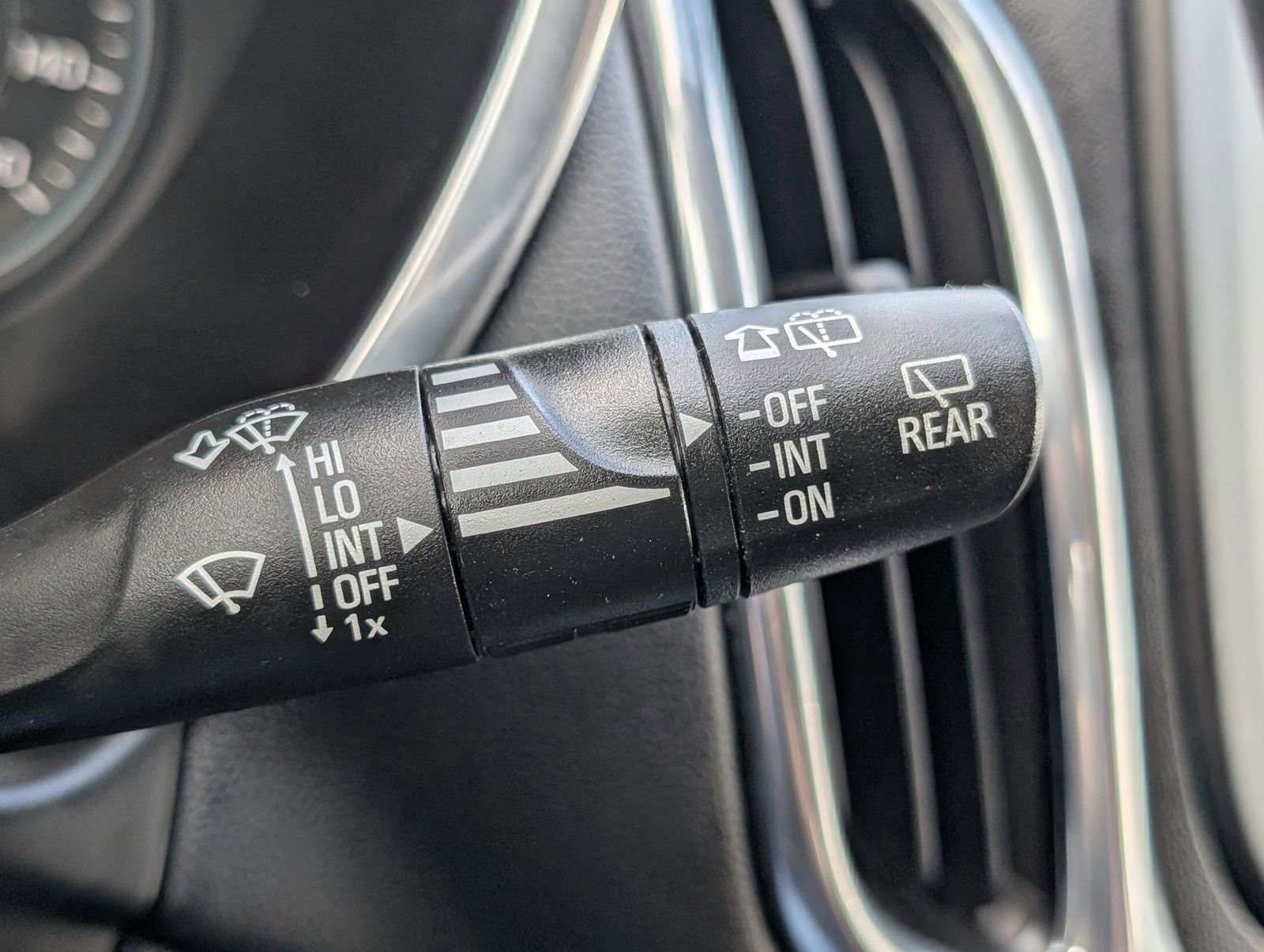 Used 2019 Chevrolet Equinox LT w/ LPO, Floor Liner Package AWD/4WD image 32