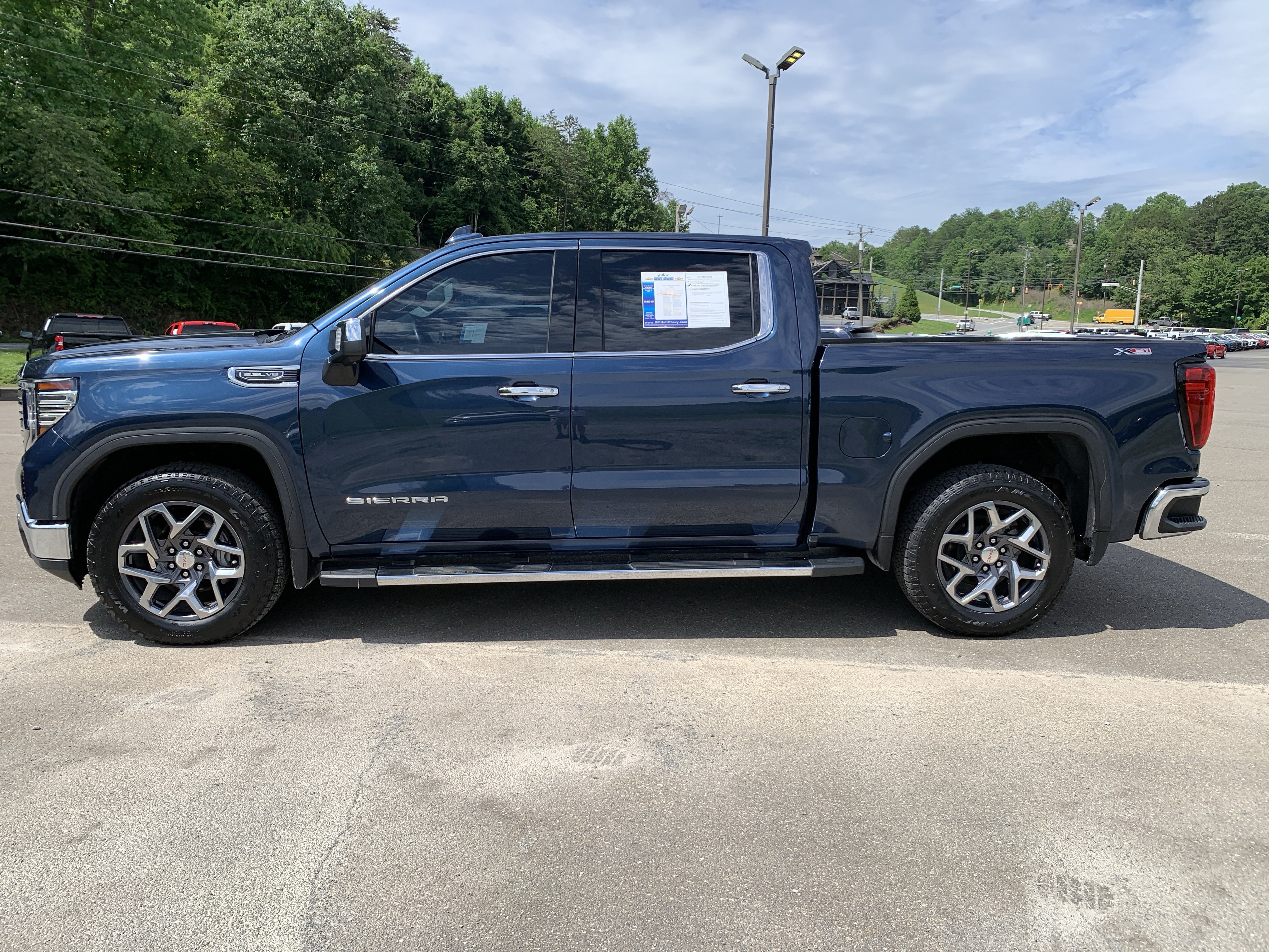Used 2022 GMC Sierra 1500 SLT w/ SLT Premium Plus Package AWD/4WD image 12