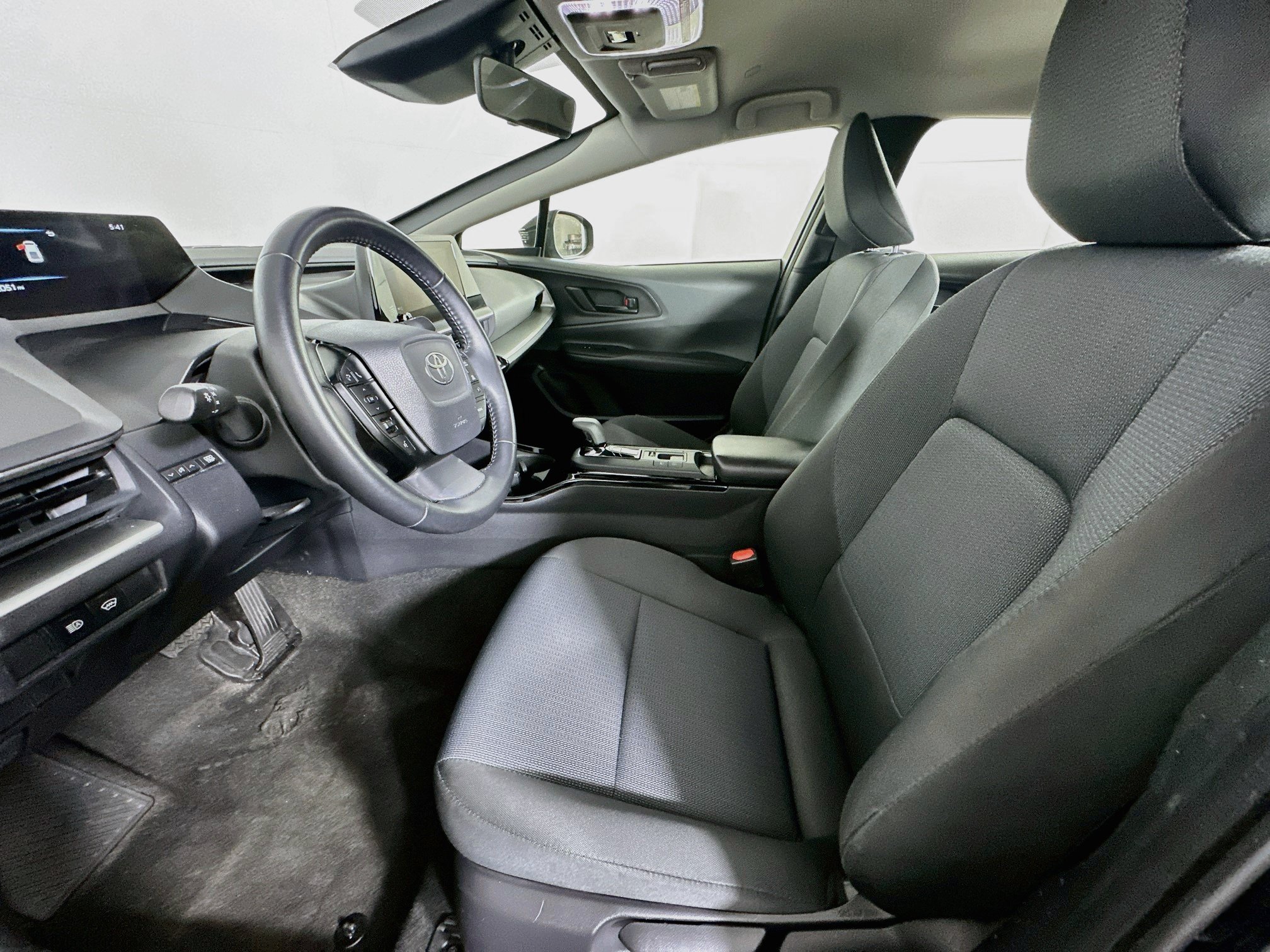 Used 2025 Toyota Prius LE FWD image 13