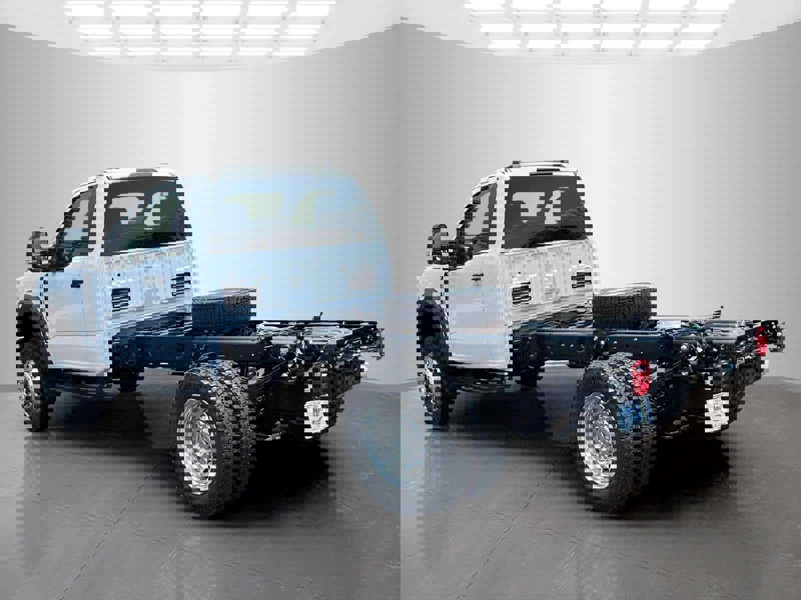 New 2025 Ford F450 XLT w/ XLT Value Package image 6