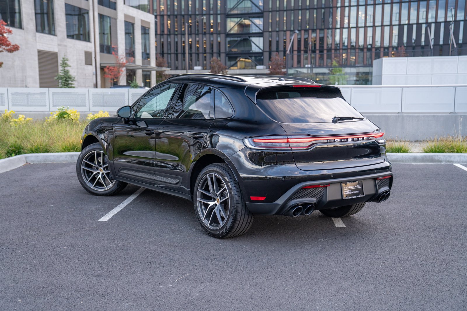 Certified 2026 Porsche Macan Turbo AWD/4WD image 3
