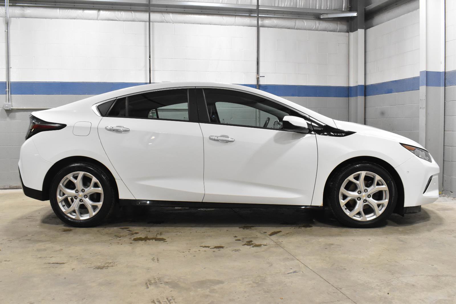Used 2018 Chevrolet Volt Premier image 24