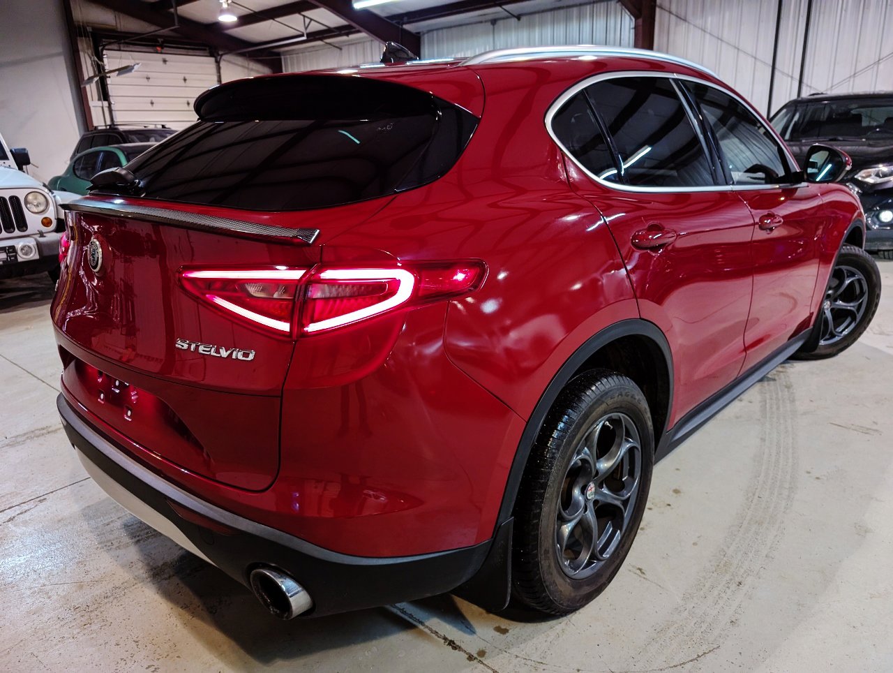 Used 2019 Alfa Romeo Stelvio AWD image 9