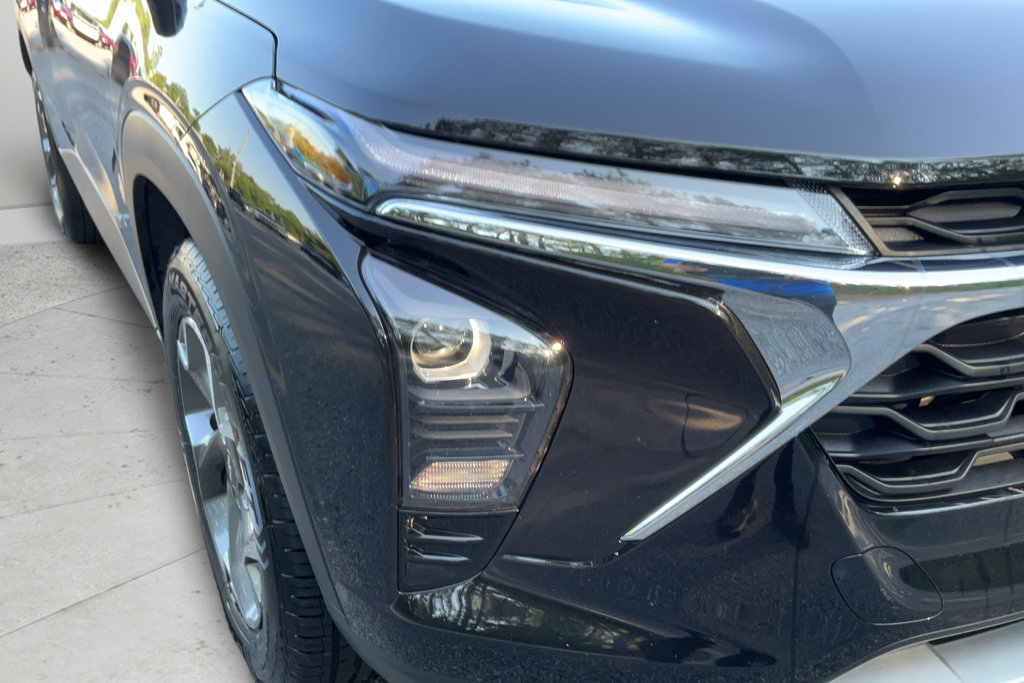 Certified 2025 Chevrolet Trax LT FWD image 27