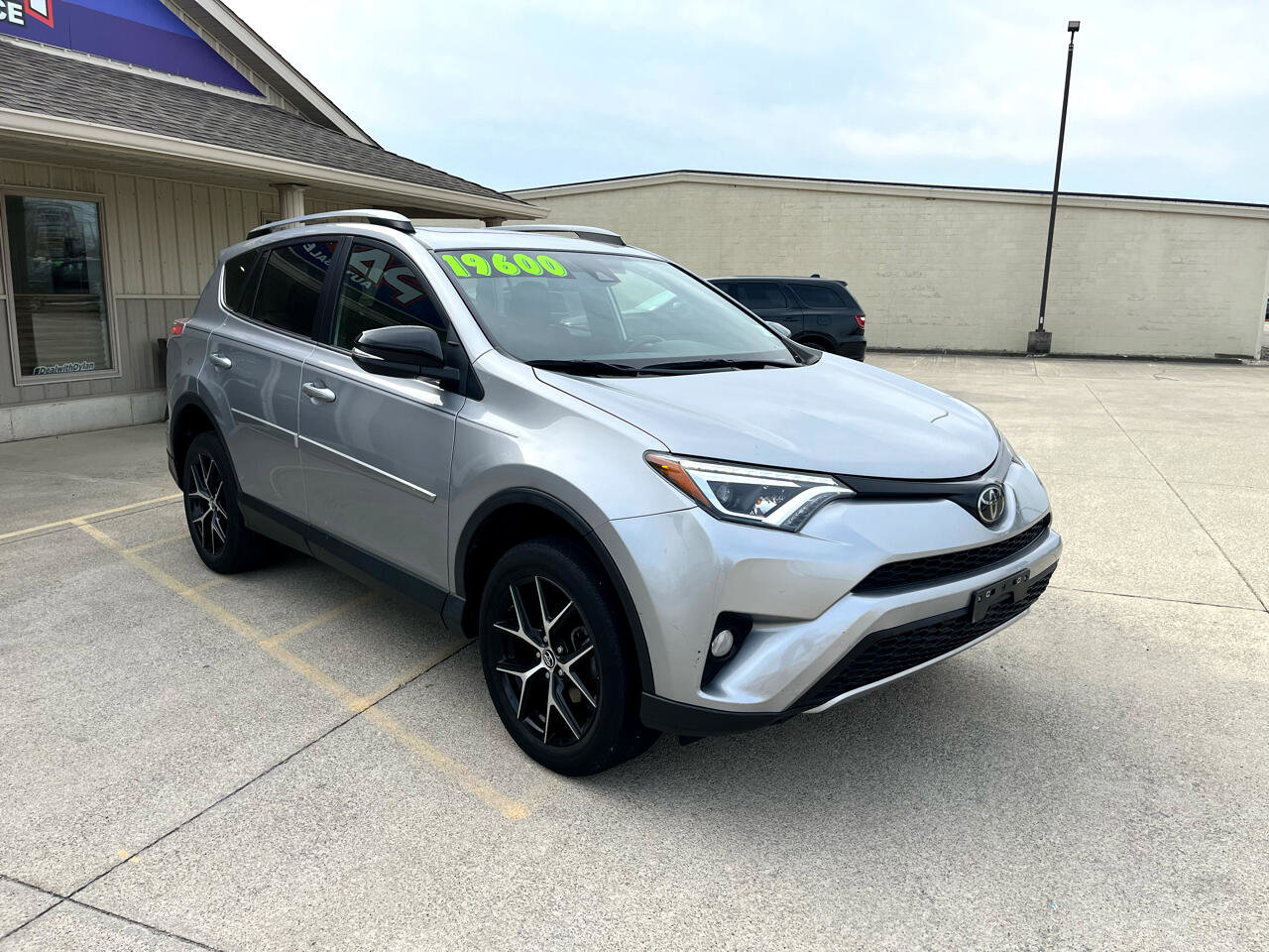 Used 2018 Toyota RAV4 SE w/ Power Extra Value Package image 3