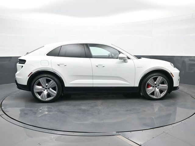 New 2026 Porsche Macan Turbo Electric AWD/4WD image 25