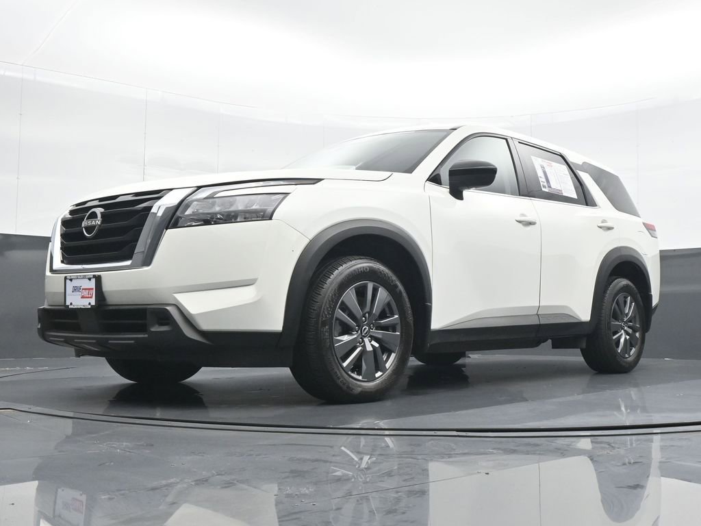 Used 2024 Nissan Pathfinder S image 17