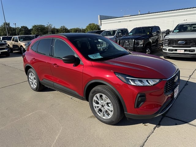 New 2025 Ford Escape Active w/ Tech Pack #1 AWD/4WD image 1