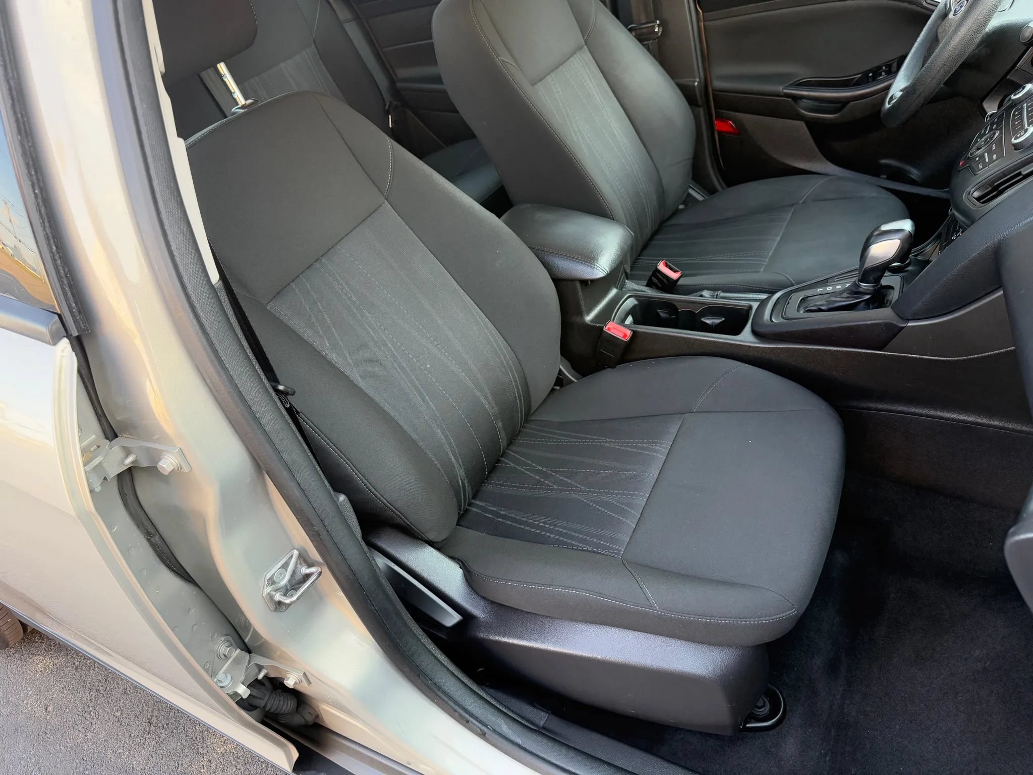 Used 2015 Ford Focus SE FWD image 18